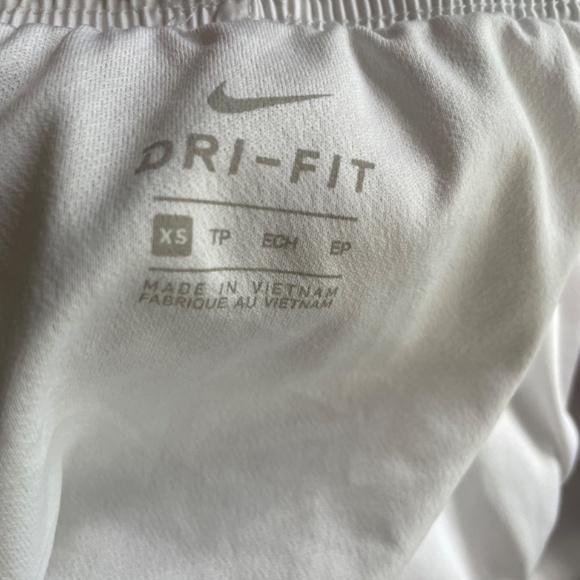 Women’s Nike Shorts - Picture 3 of 3